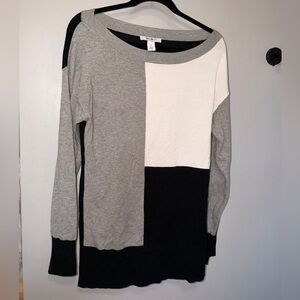 White House Black Market Gray and White Knit Tunic